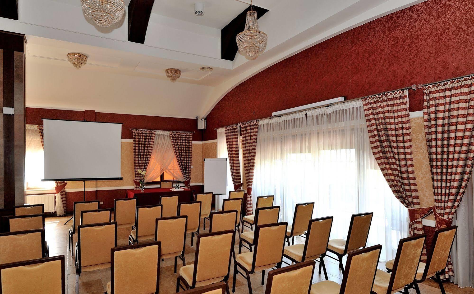 Hotel Dwor Choiny Kazimierzowka Exterior photo